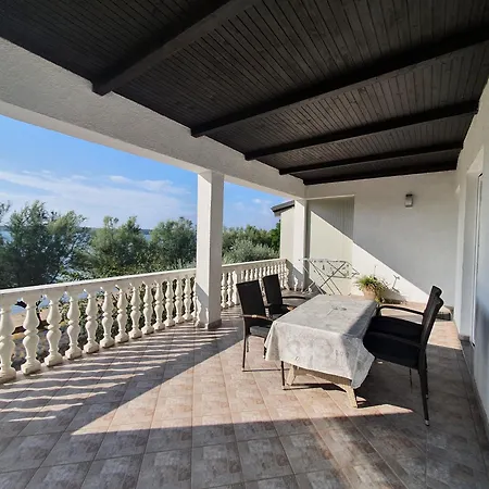 Apartment Laurus Nr3 In Front Of The Novigrad (Istria)
